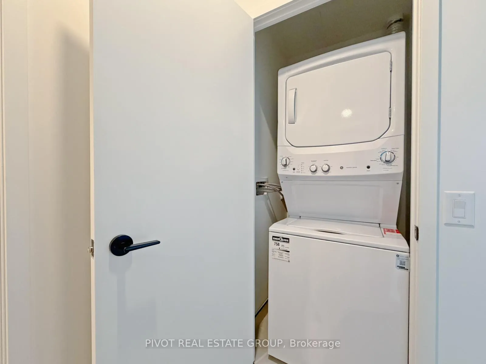 Photo 6 of Unit 828, 1050 Eastern Avenue, Toronto, The Beaches — HOMEH