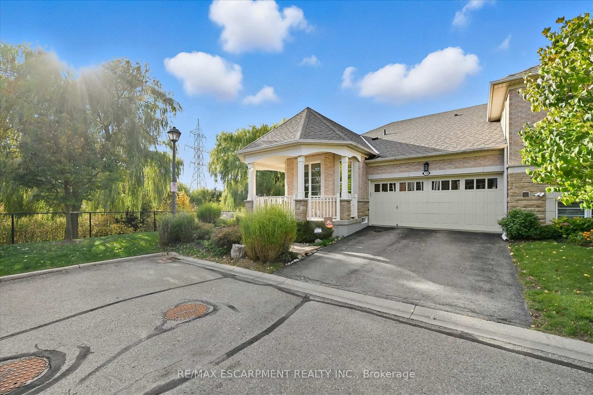 Photo 2 of Unit 19, 4241 Sarazen Drive, Burlington, Rose — HOMEH