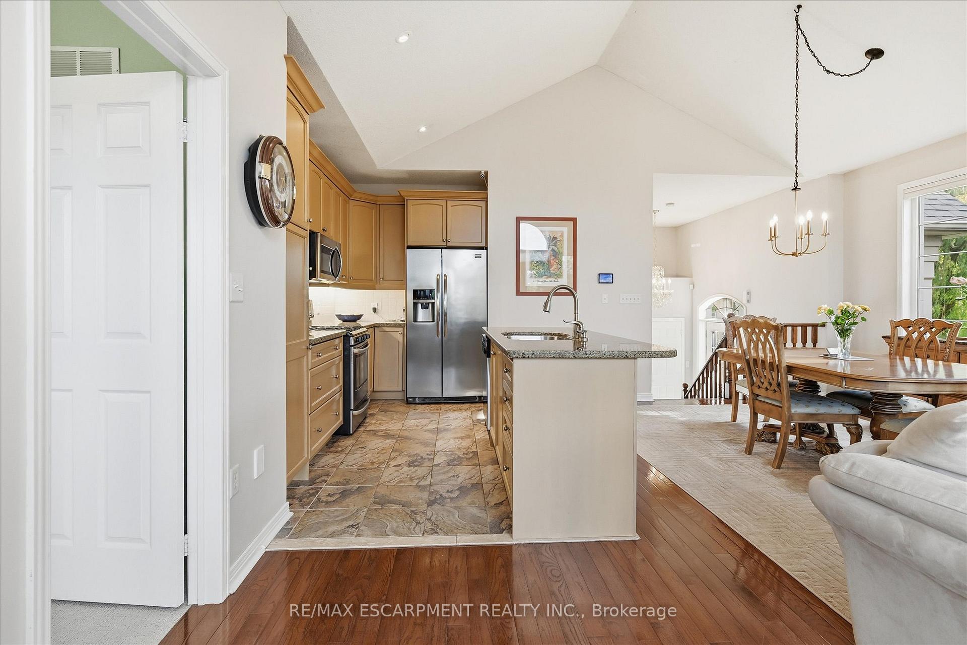 Photo 10 of Unit 19, 4241 Sarazen Drive, Burlington, Rose — HOMEH