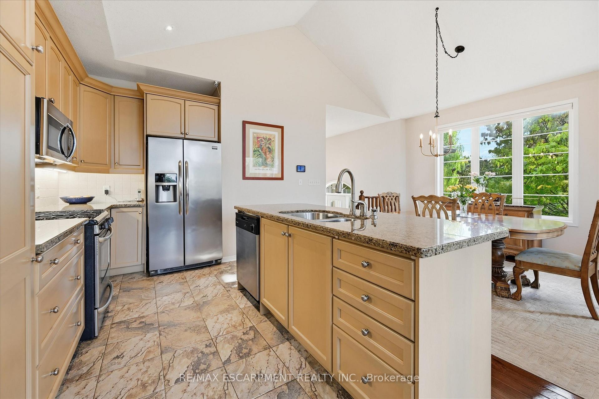Photo 11 of Unit 19, 4241 Sarazen Drive, Burlington, Rose — HOMEH