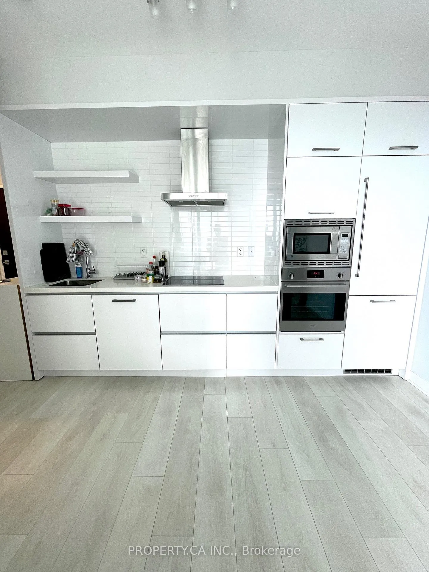 Front of Unit 4207, 2221 Yonge Street