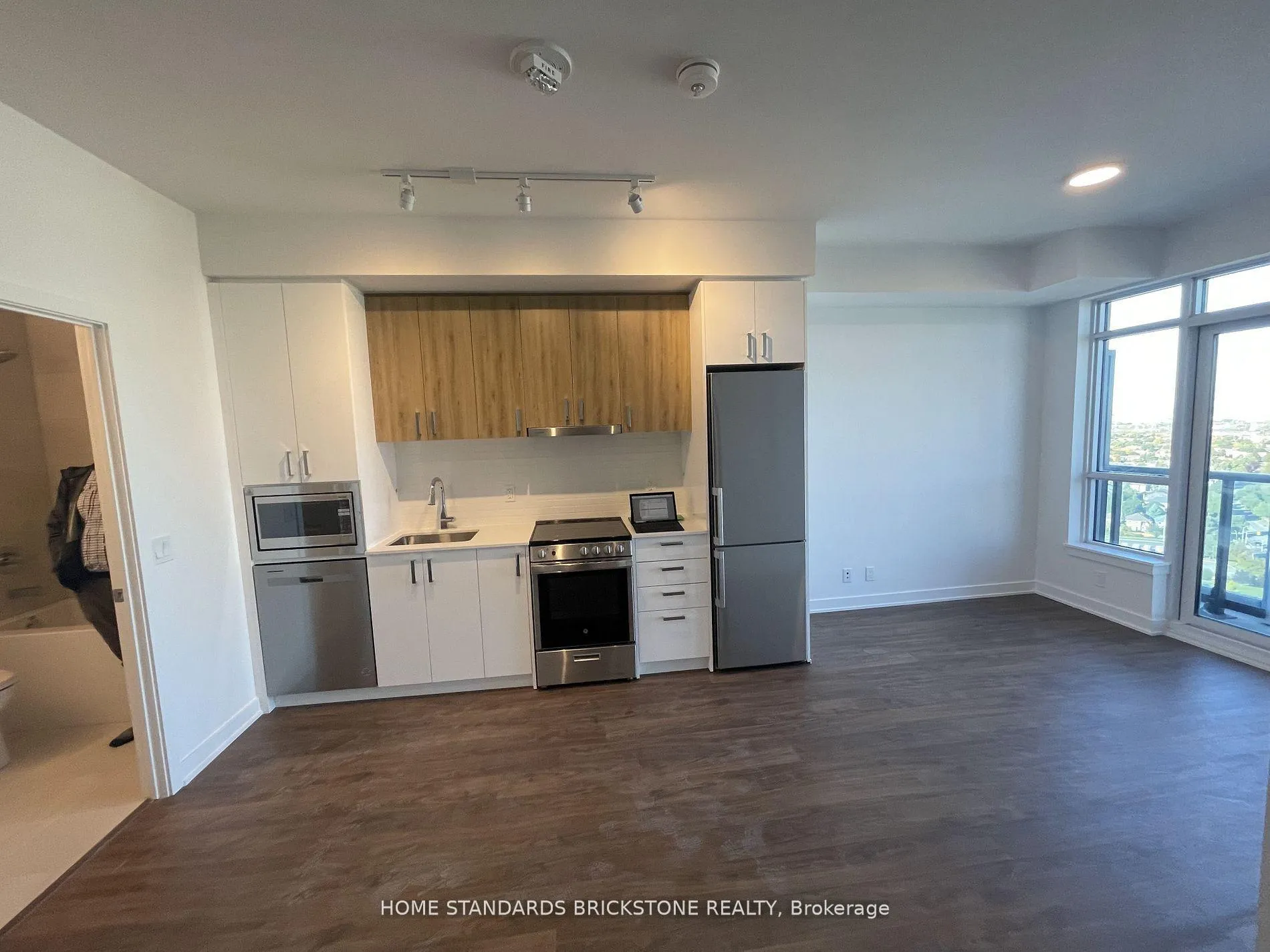 Photo 4 of Unit 2007, 50 Upper Mall Way N, Vaughan, Brownridge — HOMEH