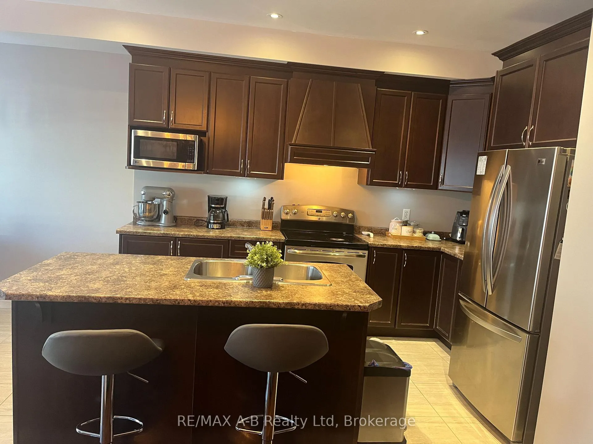 Photo 8 of Unit 19, 19 Valleyside Lane, Hamilton, Dundas — HOMEH