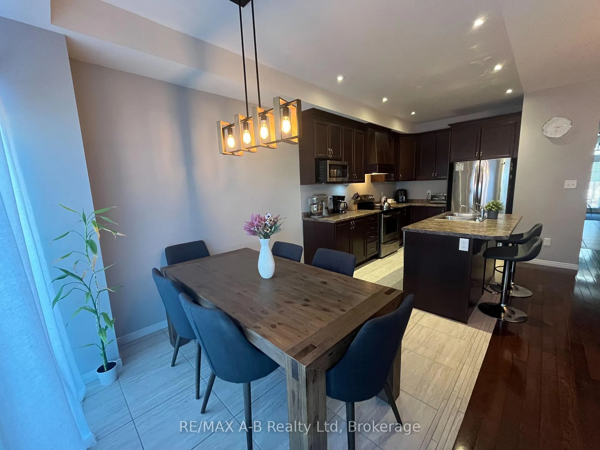 Photo 10 of Unit 19, 19 Valleyside Lane, Hamilton, Dundas — HOMEH