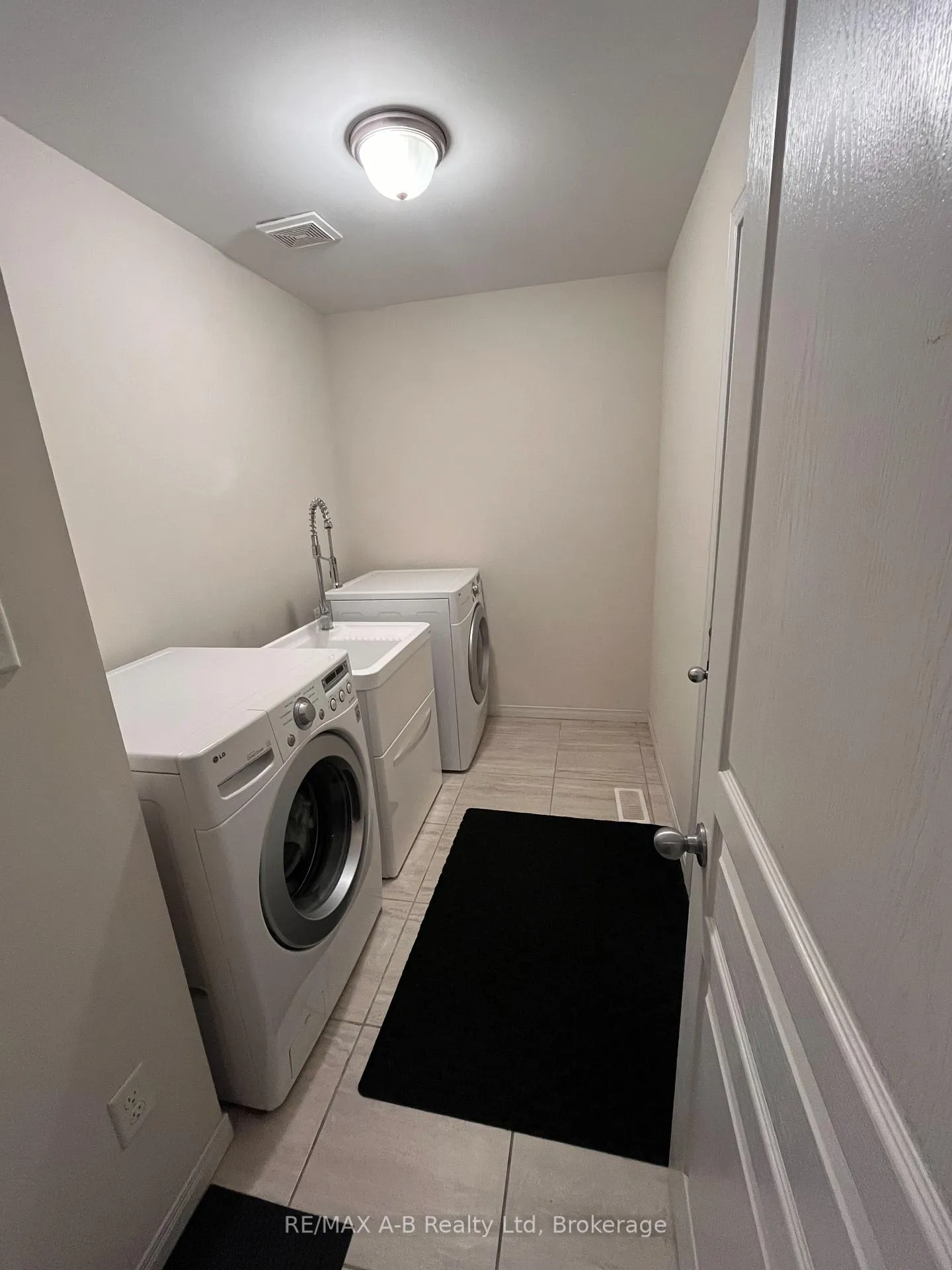 Photo 24 of Unit 19, 19 Valleyside Lane, Hamilton, Dundas — HOMEH