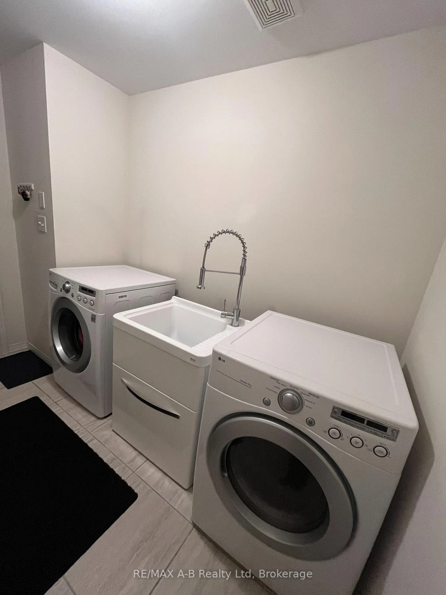 Photo 25 of Unit 19, 19 Valleyside Lane, Hamilton, Dundas — HOMEH