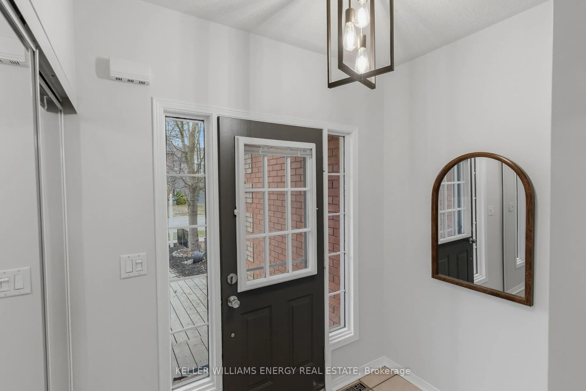 Photo 2 of 1698 Woodgate Trail, Oshawa, Samac — HOMEH