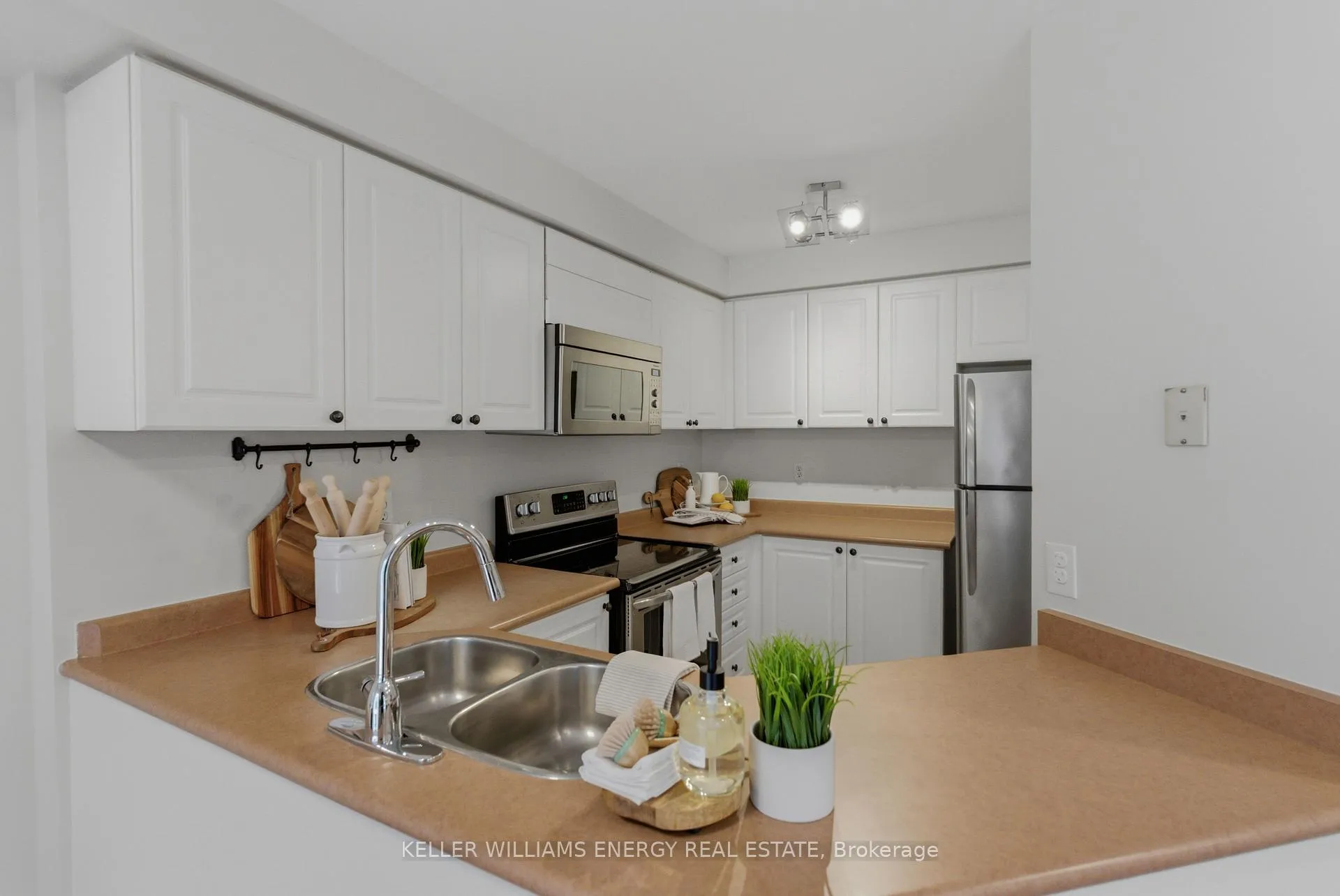 Photo 7 of 1698 Woodgate Trail, Oshawa, Samac — HOMEH