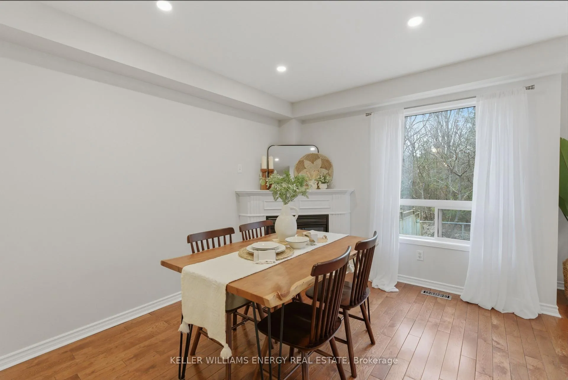 Photo 8 of 1698 Woodgate Trail, Oshawa, Samac — HOMEH