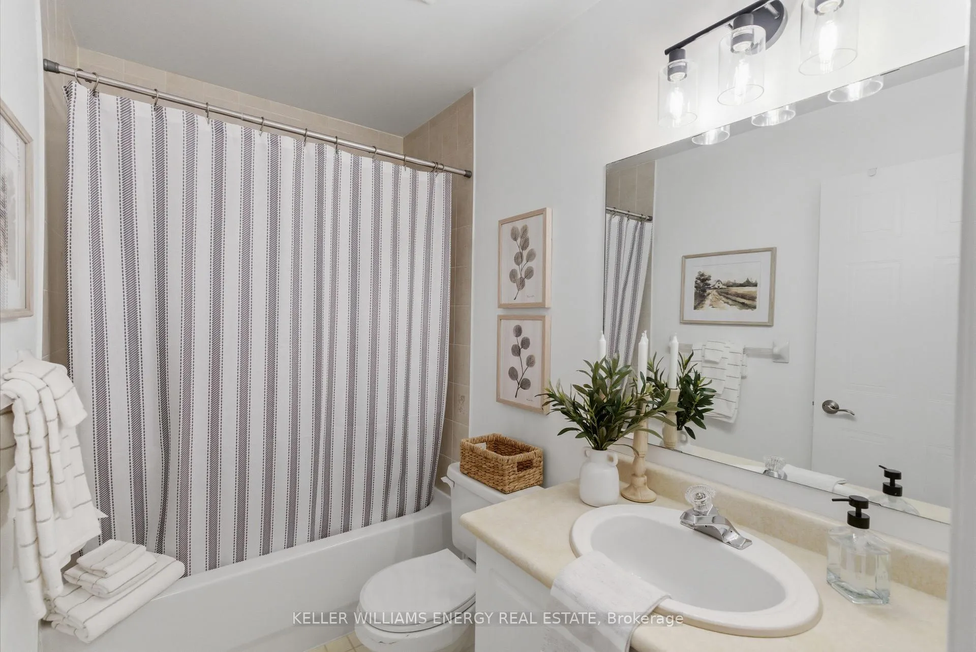 Photo 20 of 1698 Woodgate Trail, Oshawa, Samac — HOMEH