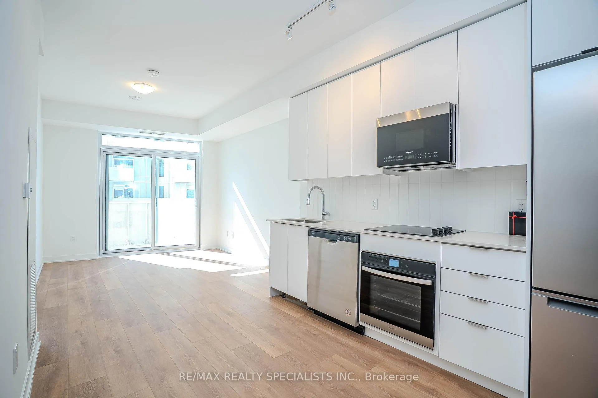 Photo 6 of Unit 1301, 474 Caldari Road, Vaughan, Concord — HOMEH