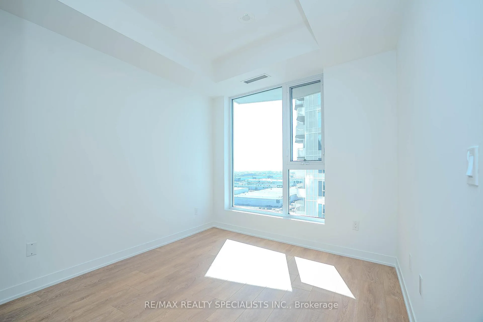 Photo 9 of Unit 1301, 474 Caldari Road, Vaughan, Concord — HOMEH