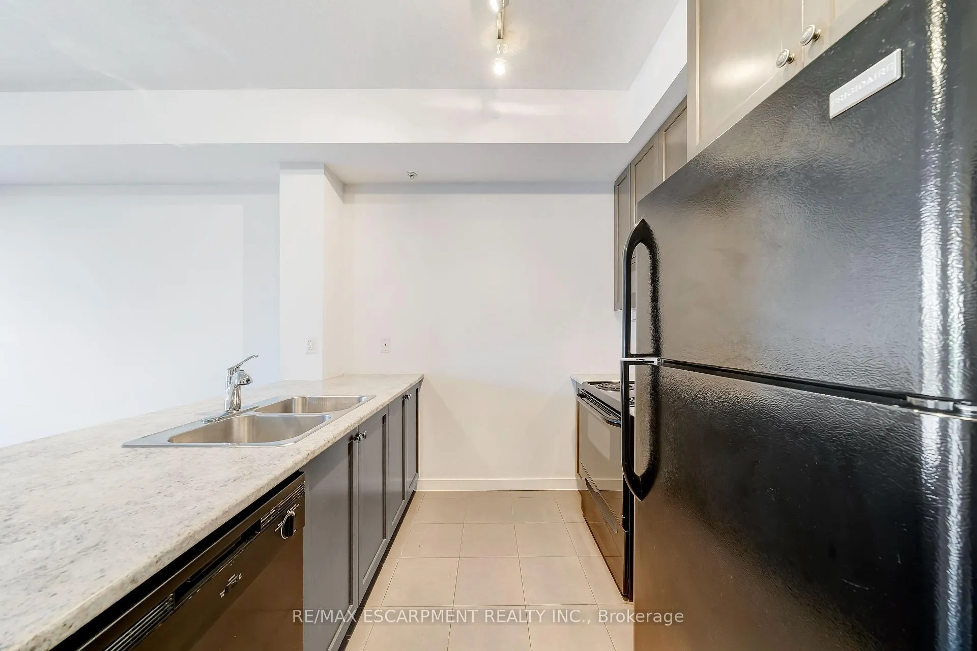 Photo 14 of Unit 606, 85 Robinson Street, Hamilton, Durand — HOMEH