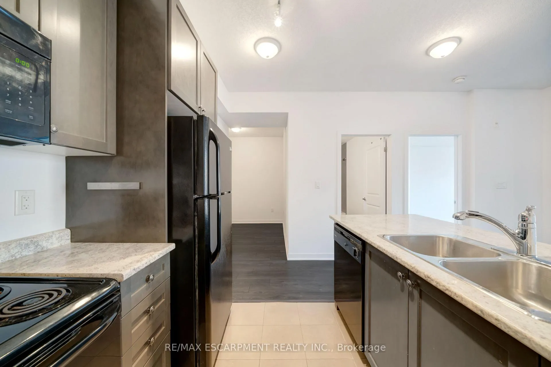Photo 15 of Unit 606, 85 Robinson Street, Hamilton, Durand — HOMEH