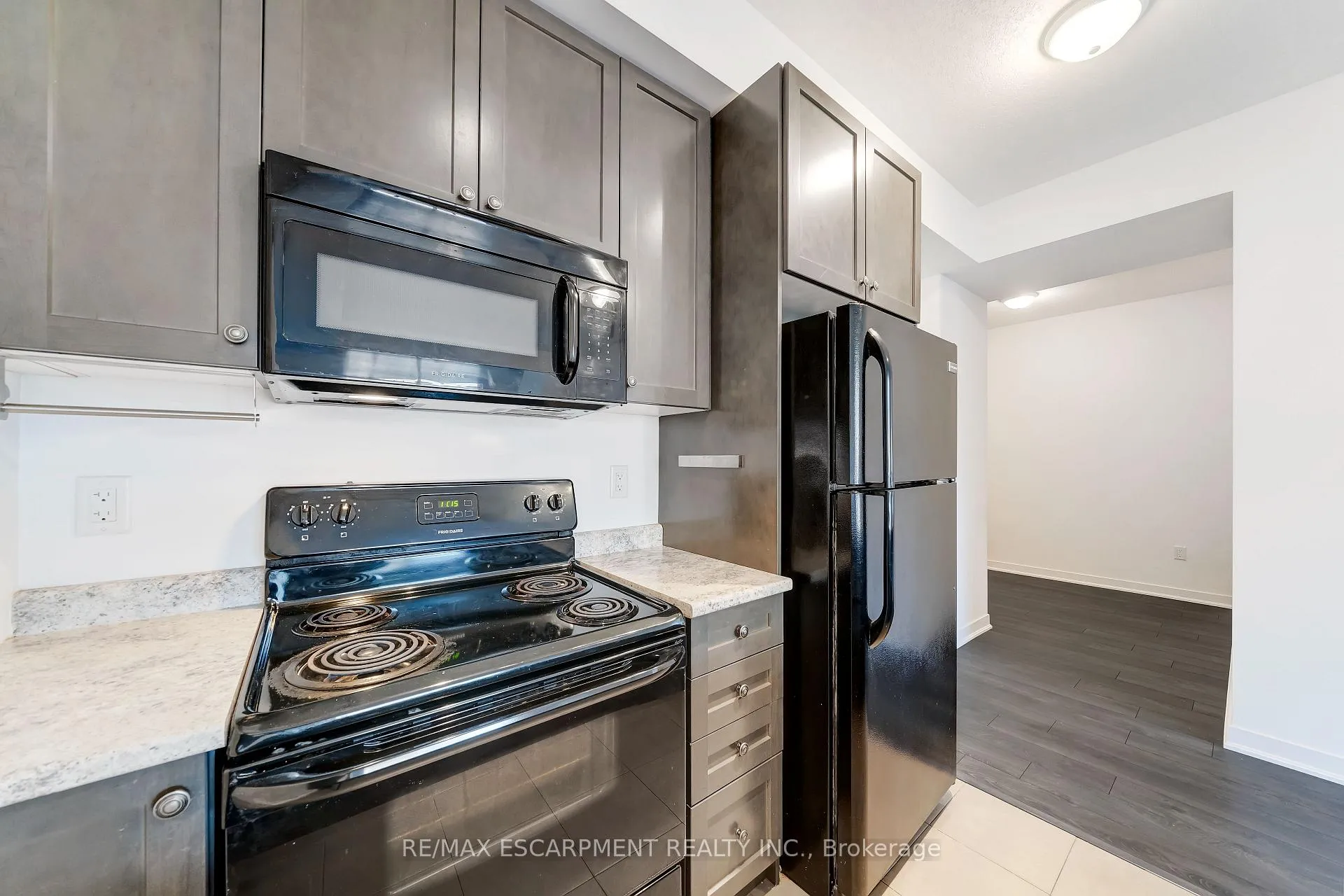 Photo 17 of Unit 606, 85 Robinson Street, Hamilton, Durand — HOMEH