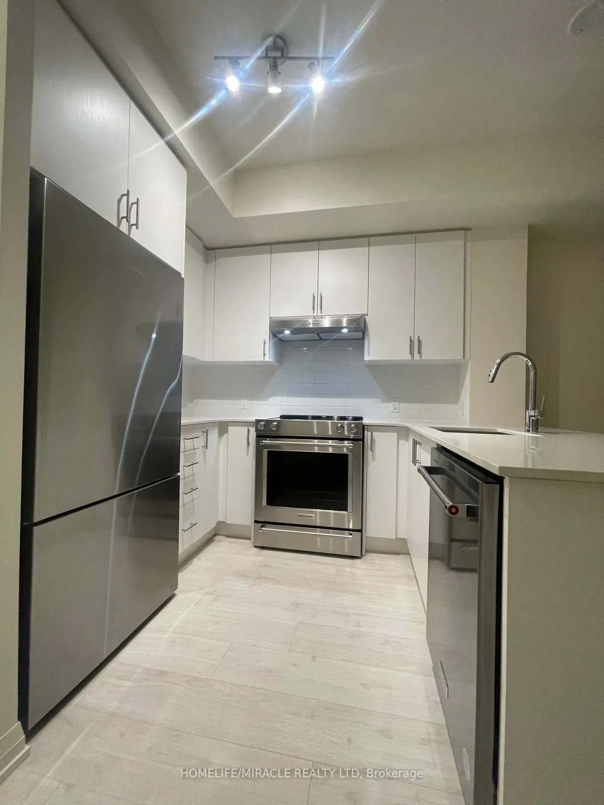 Photo 5 of Unit 416, 8960 Jane Street, Vaughan, Concord — HOMEH