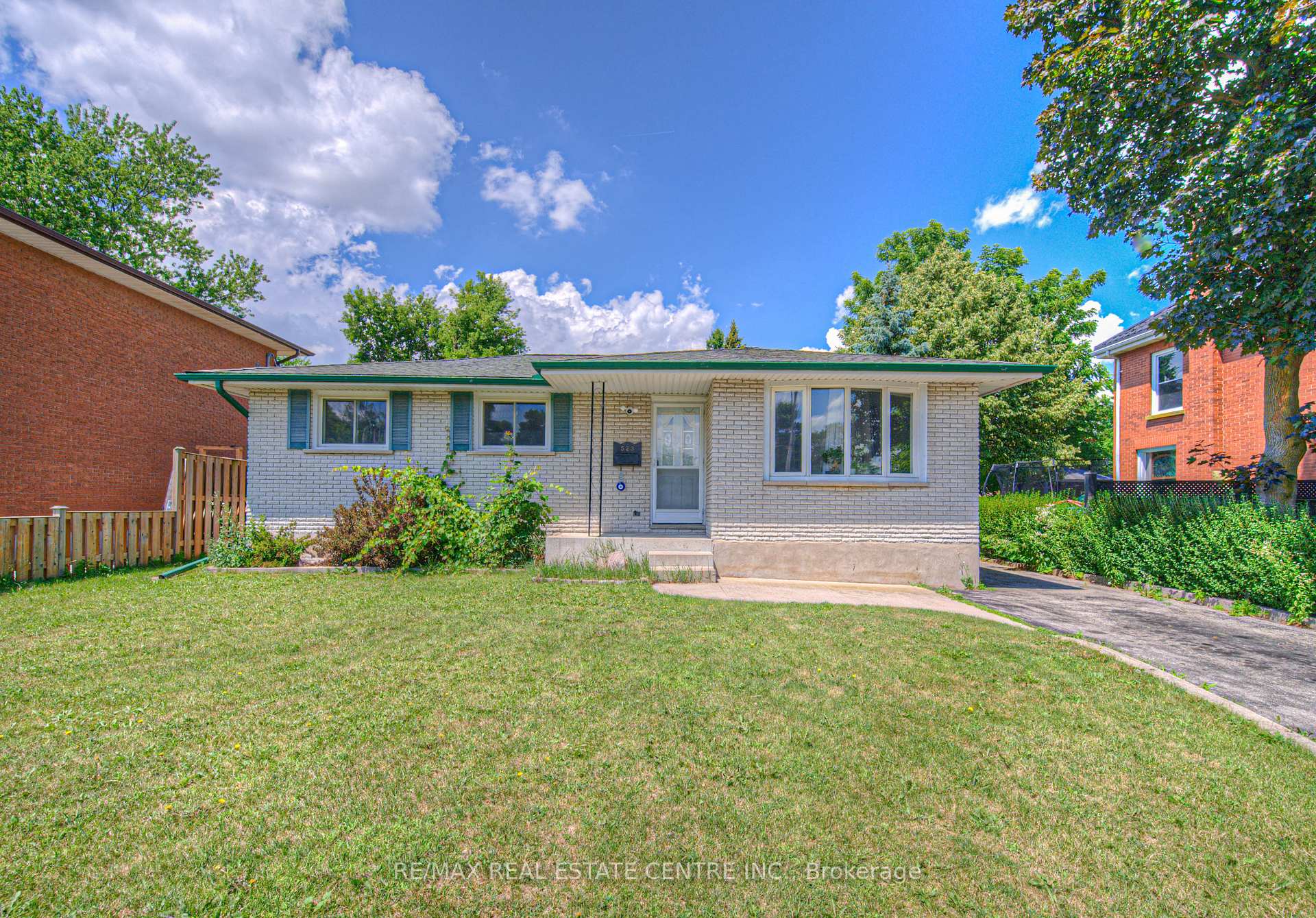 Front of 523 Dunbar Road