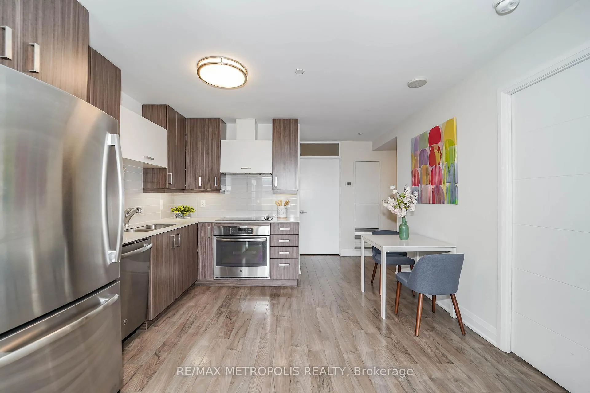Photo 5 of Unit 819, 18 Uptown Drive, Markham, Unionville — HOMEH