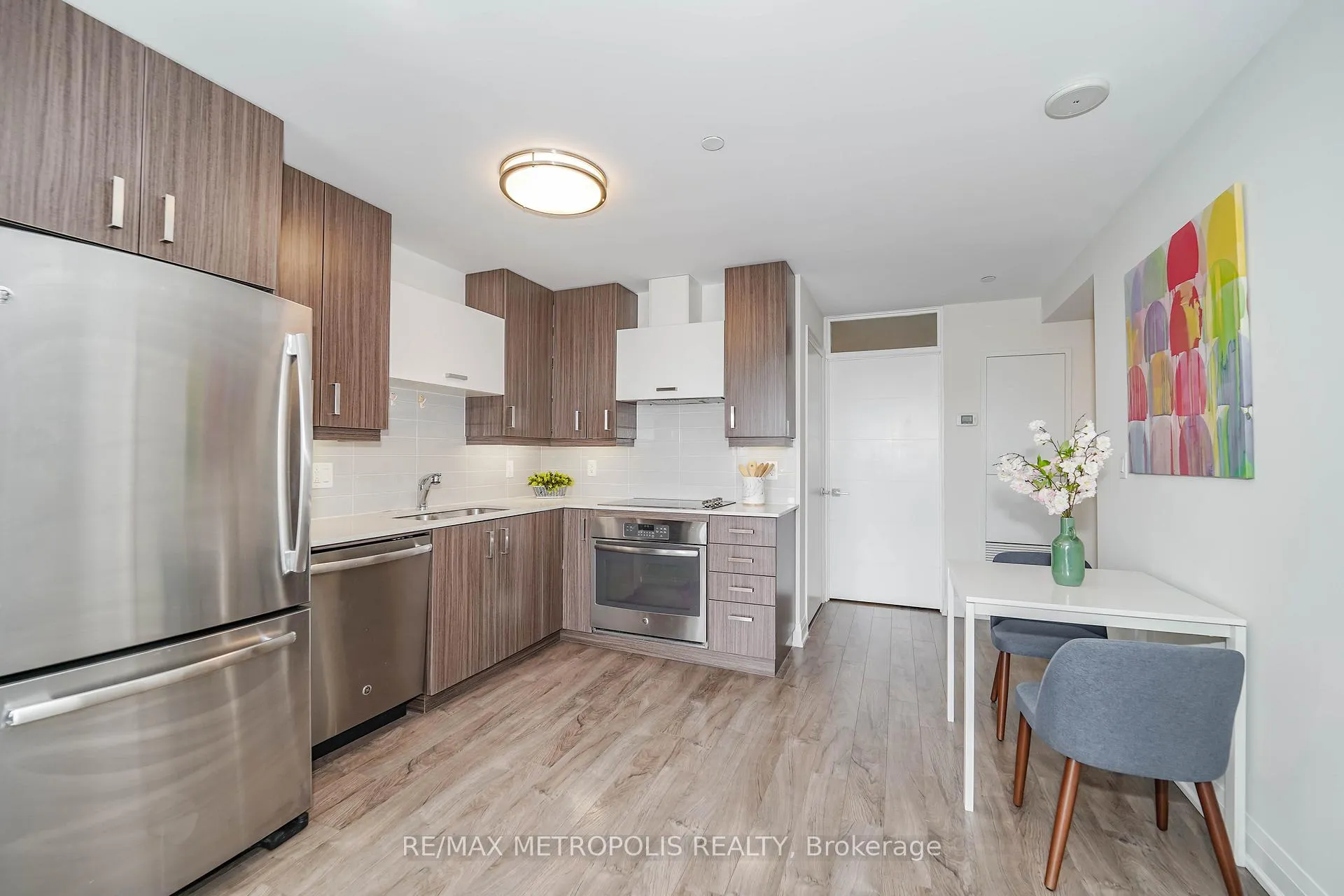 Photo 6 of Unit 819, 18 Uptown Drive, Markham, Unionville — HOMEH