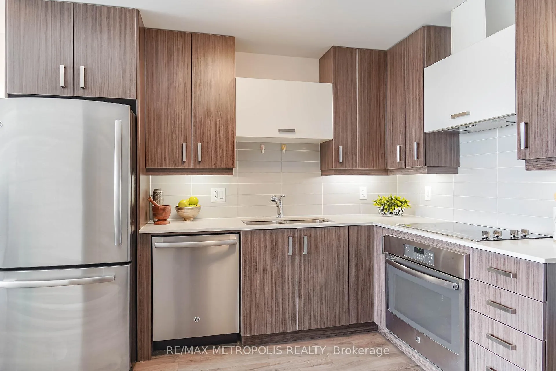 Photo 7 of Unit 819, 18 Uptown Drive, Markham, Unionville — HOMEH