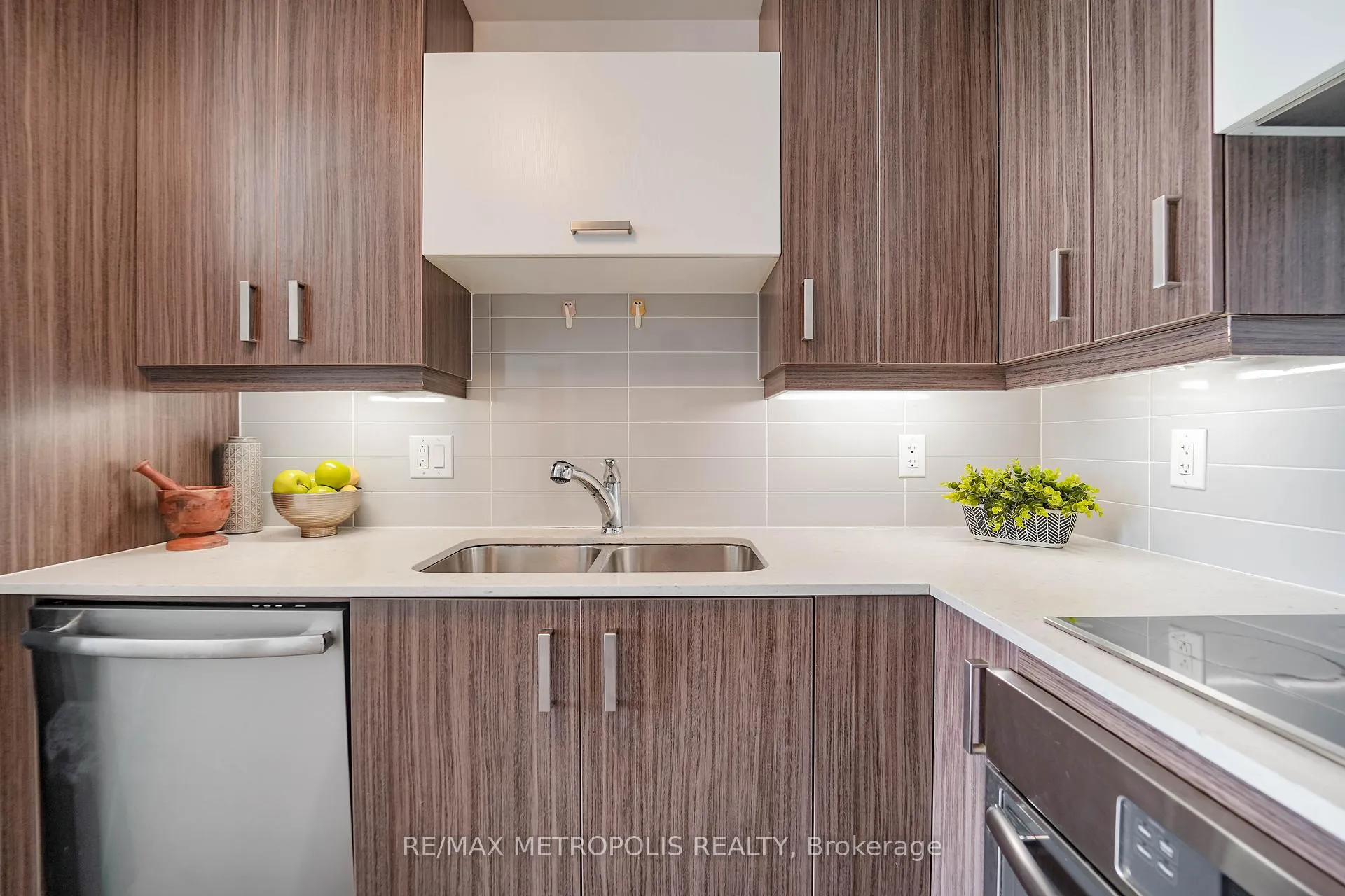 Photo 10 of Unit 819, 18 Uptown Drive, Markham, Unionville — HOMEH