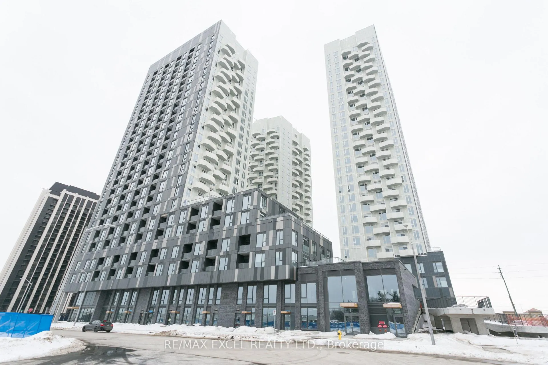 Photo 1 of Unit 818, 10 Abeja Street N, Vaughan, Concord — HOMEH