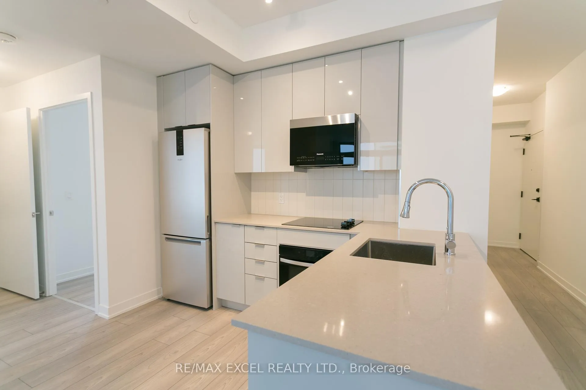 Photo 6 of Unit 818, 10 Abeja Street N, Vaughan, Concord — HOMEH