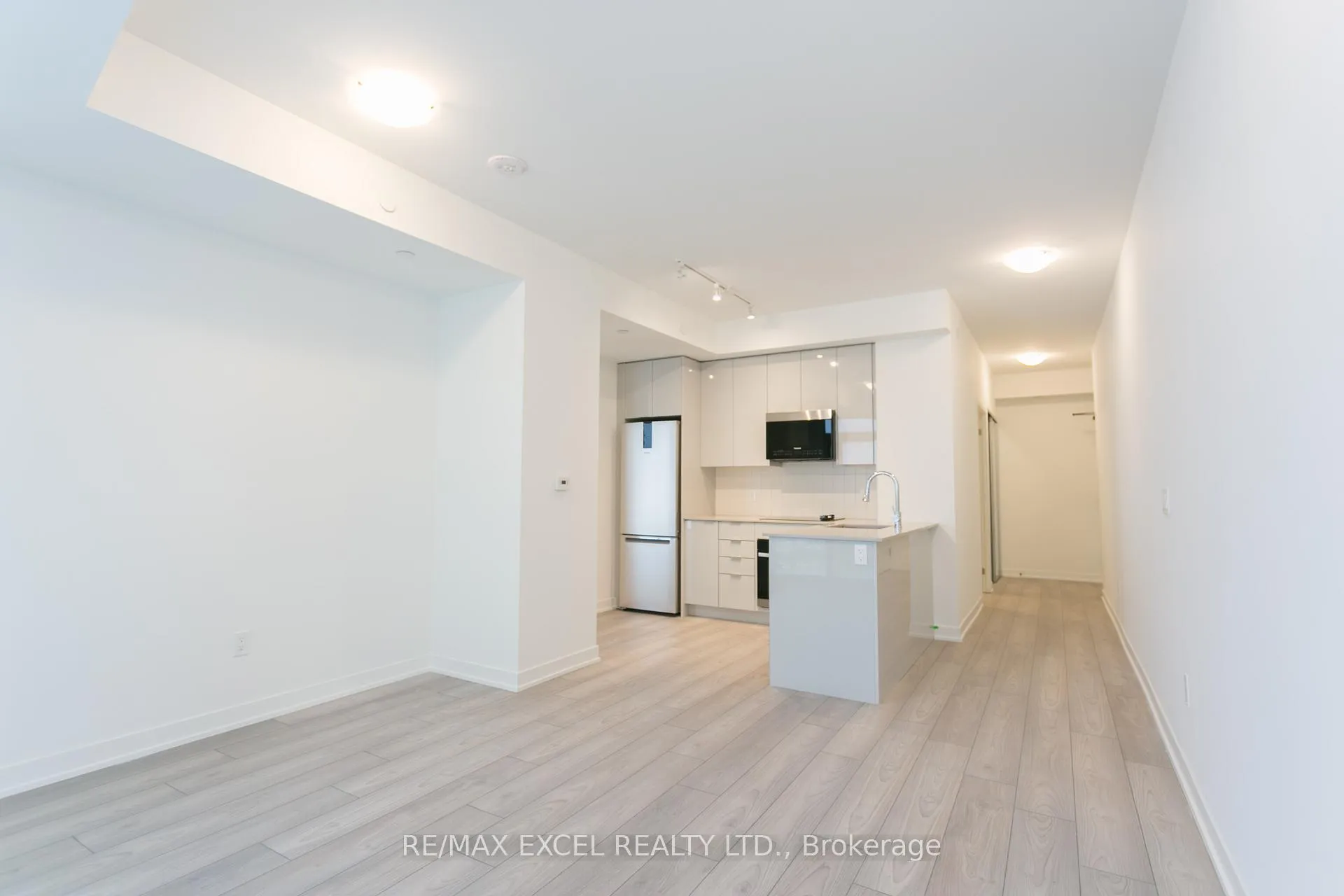Photo 9 of Unit 818, 10 Abeja Street N, Vaughan, Concord — HOMEH