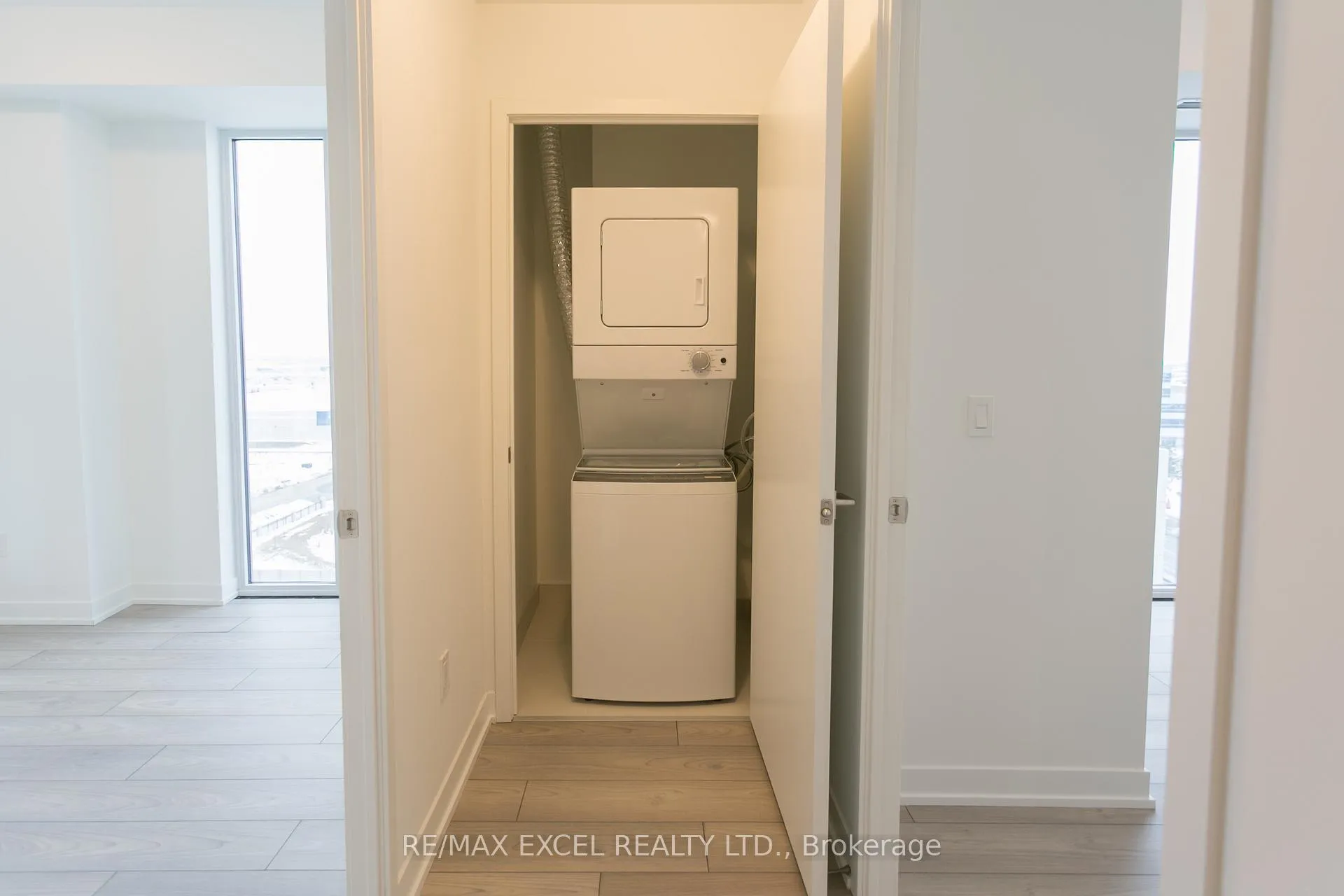 Photo 13 of Unit 818, 10 Abeja Street N, Vaughan, Concord — HOMEH
