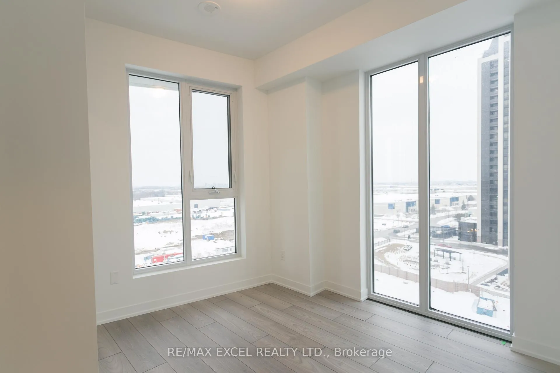 Photo 14 of Unit 818, 10 Abeja Street N, Vaughan, Concord — HOMEH