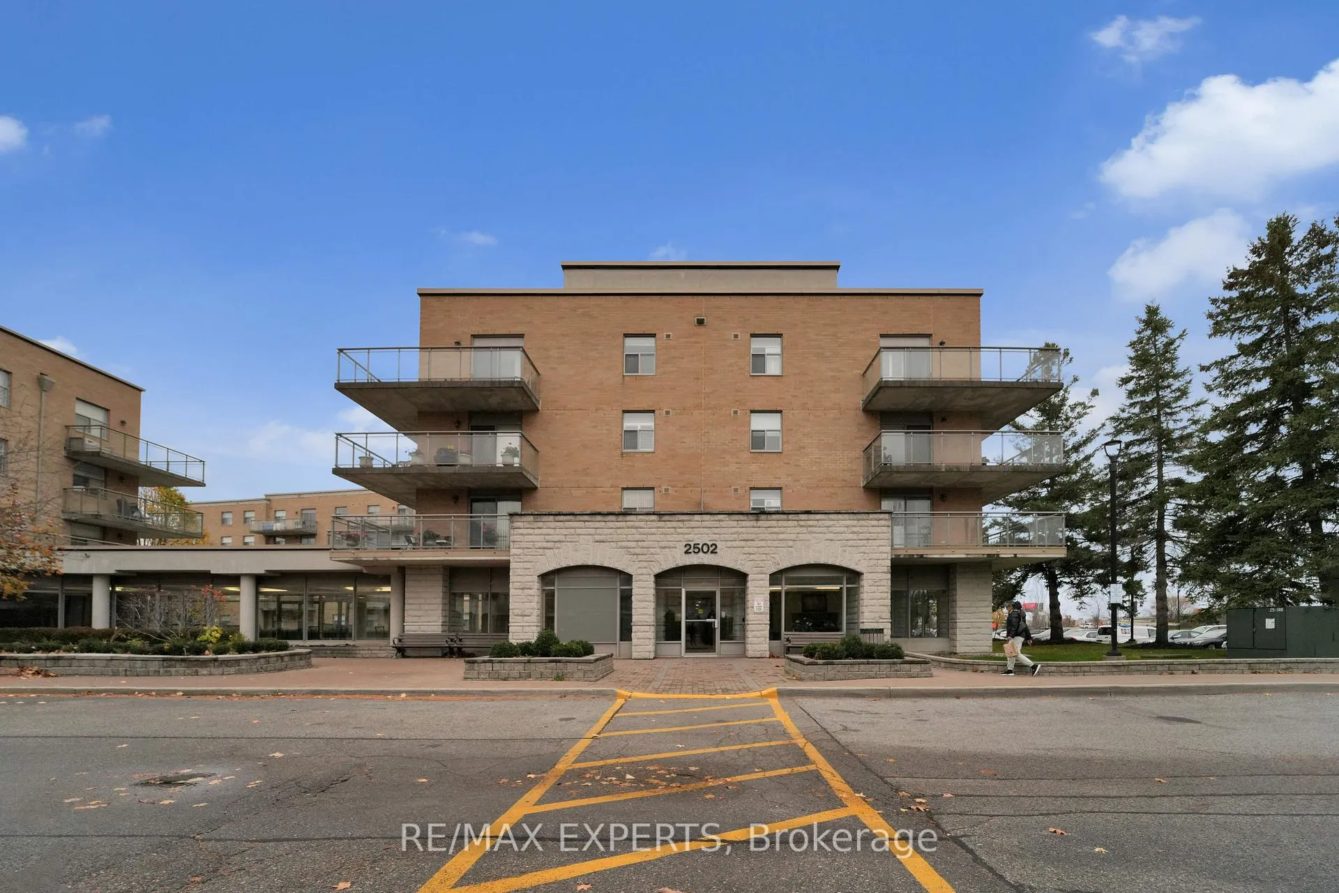 Photo 1 of Unit 406, 2502 Rutherford Road, Vaughan, Maple — HOMEH