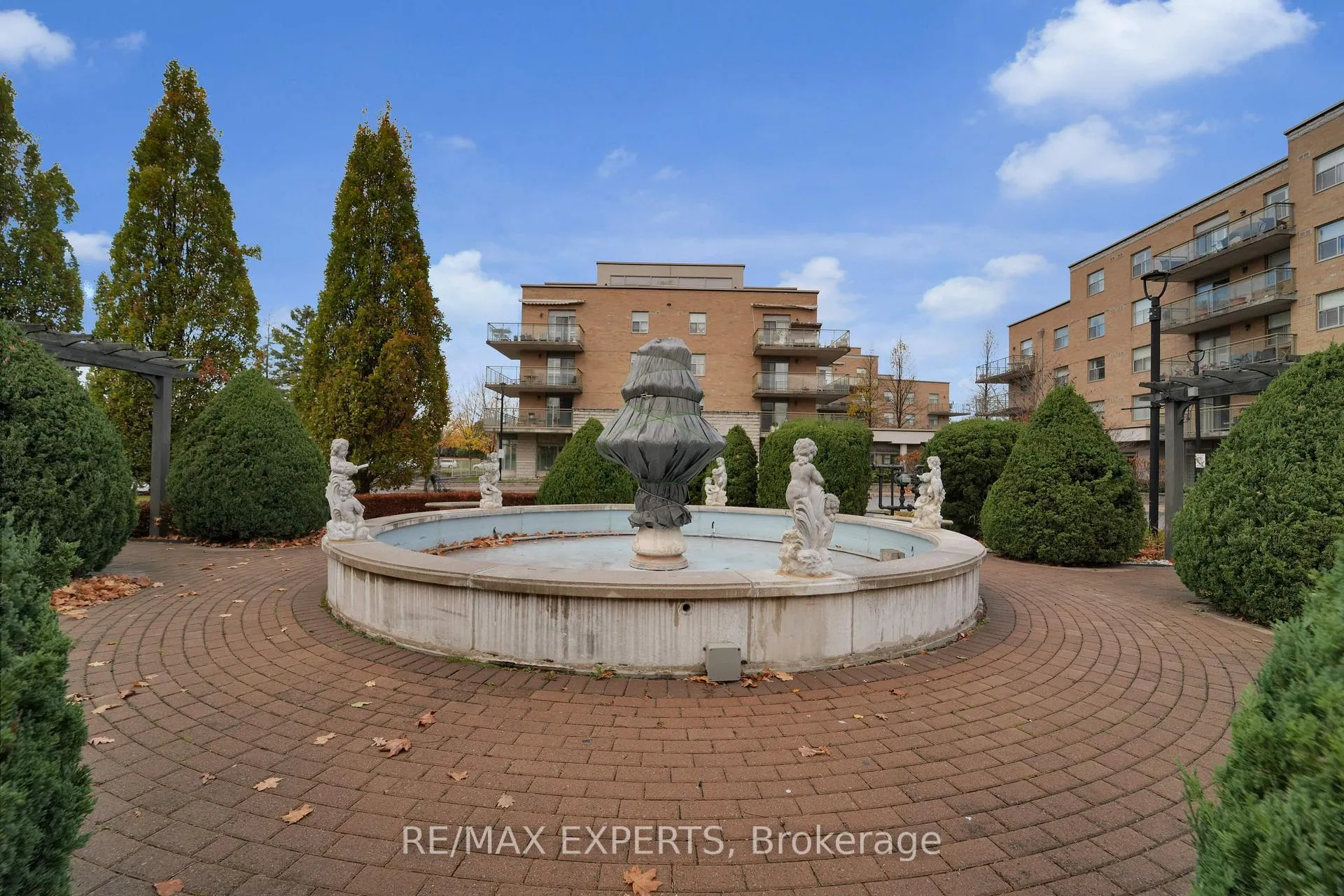 Photo 6 of Unit 406, 2502 Rutherford Road, Vaughan, Maple — HOMEH