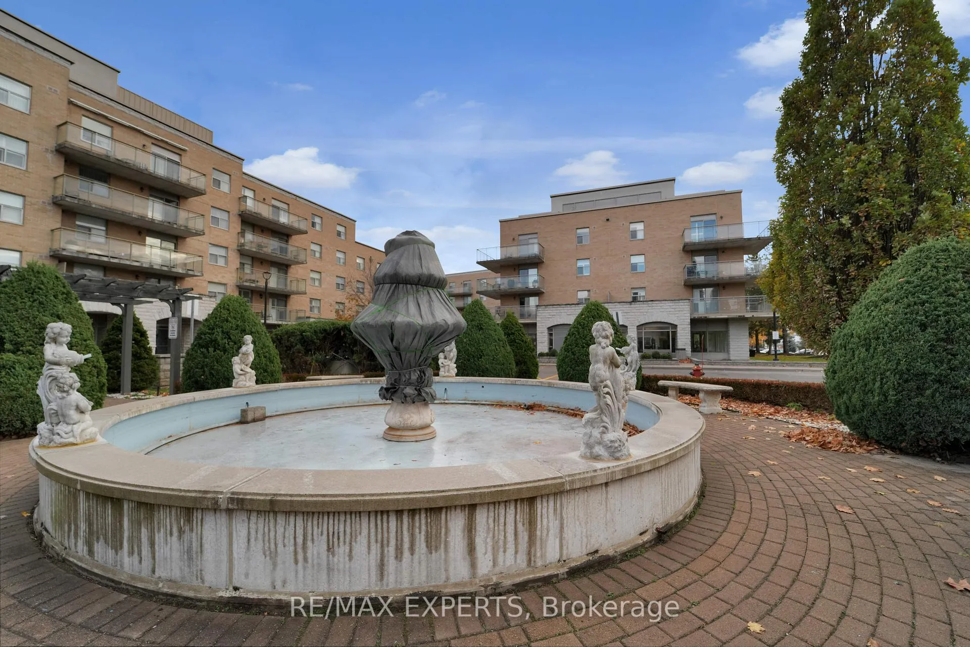 Photo 7 of Unit 406, 2502 Rutherford Road, Vaughan, Maple — HOMEH