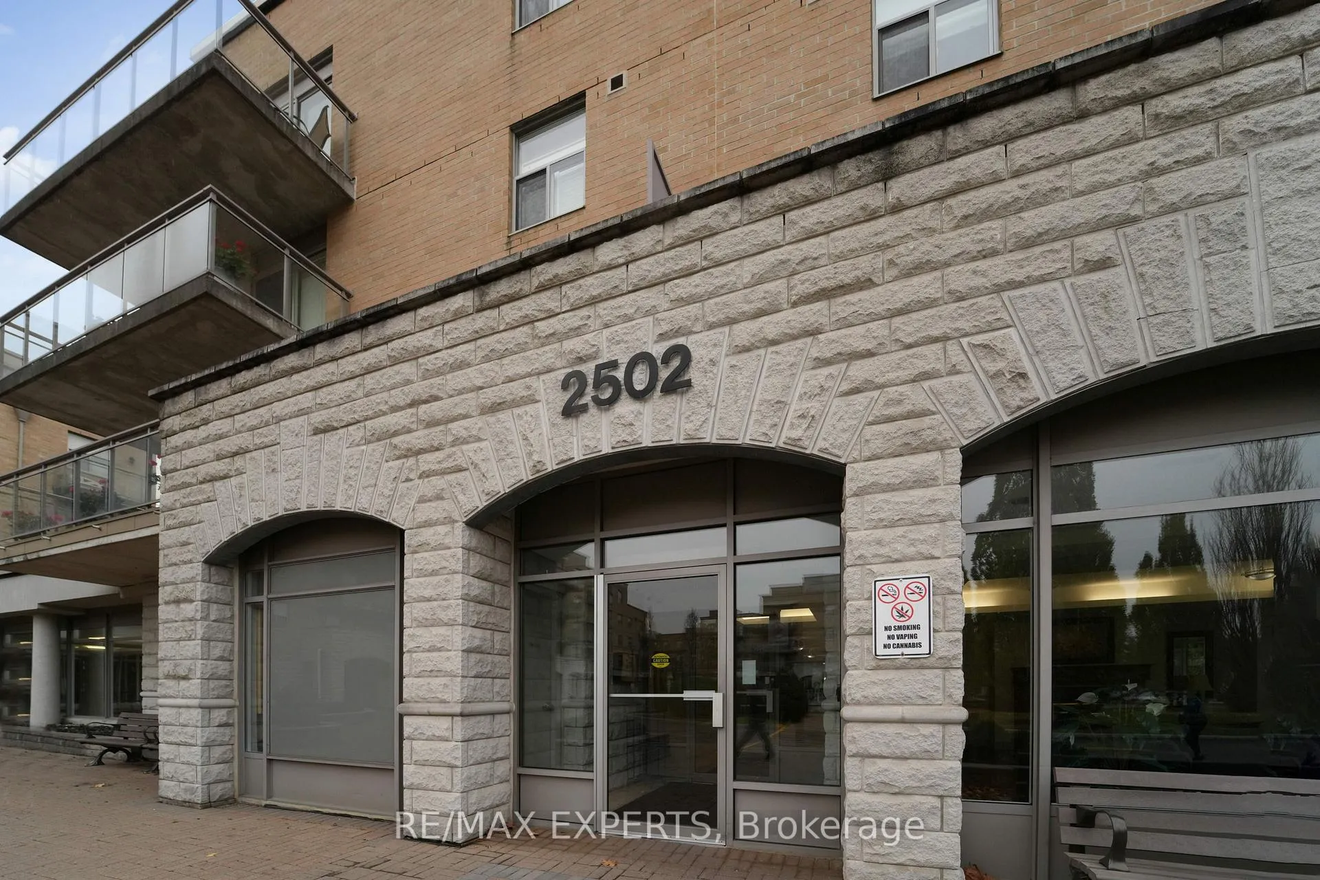 Photo 8 of Unit 406, 2502 Rutherford Road, Vaughan, Maple — HOMEH