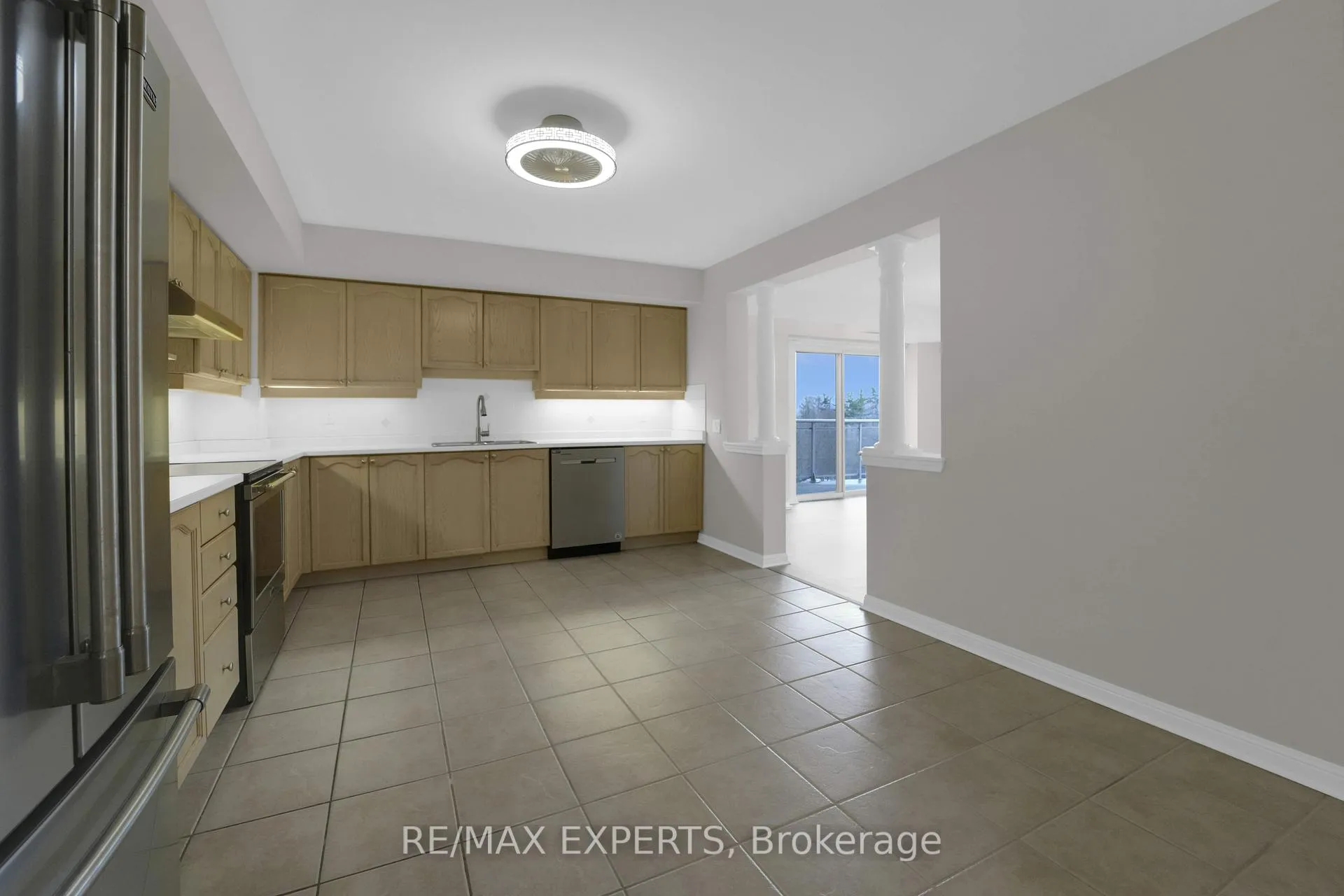 Photo 11 of Unit 406, 2502 Rutherford Road, Vaughan, Maple — HOMEH