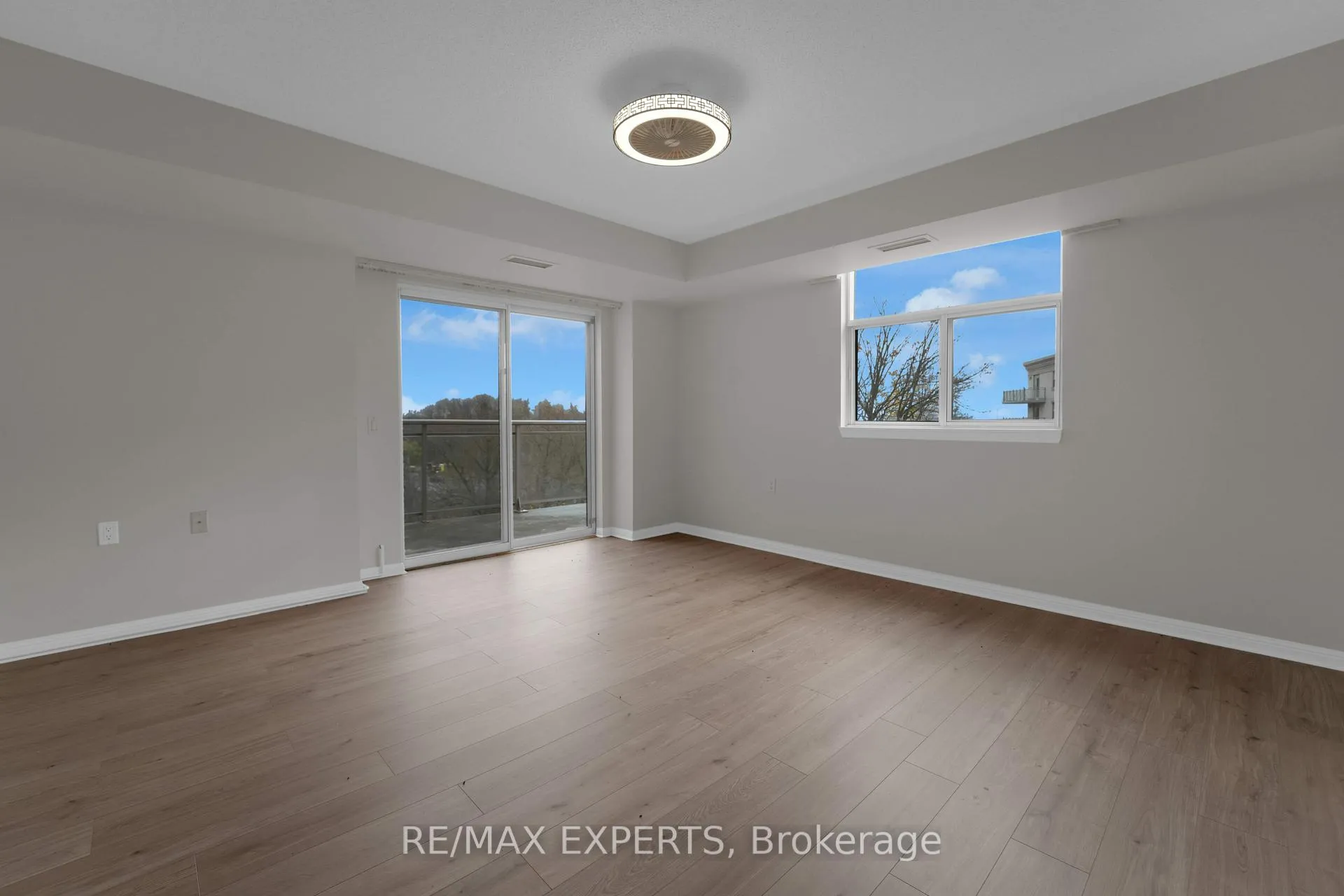 Photo 16 of Unit 406, 2502 Rutherford Road, Vaughan, Maple — HOMEH
