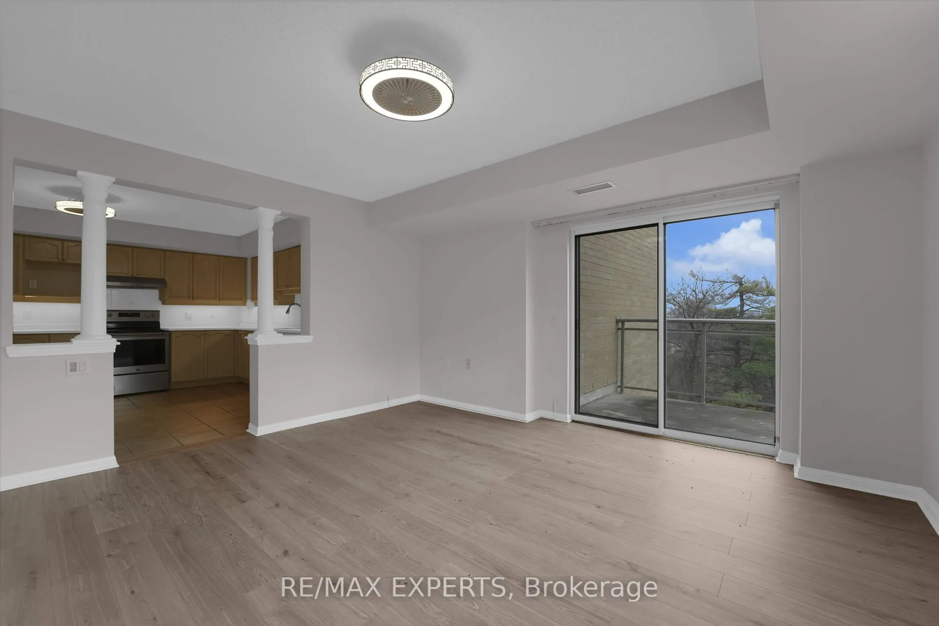 Photo 17 of Unit 406, 2502 Rutherford Road, Vaughan, Maple — HOMEH