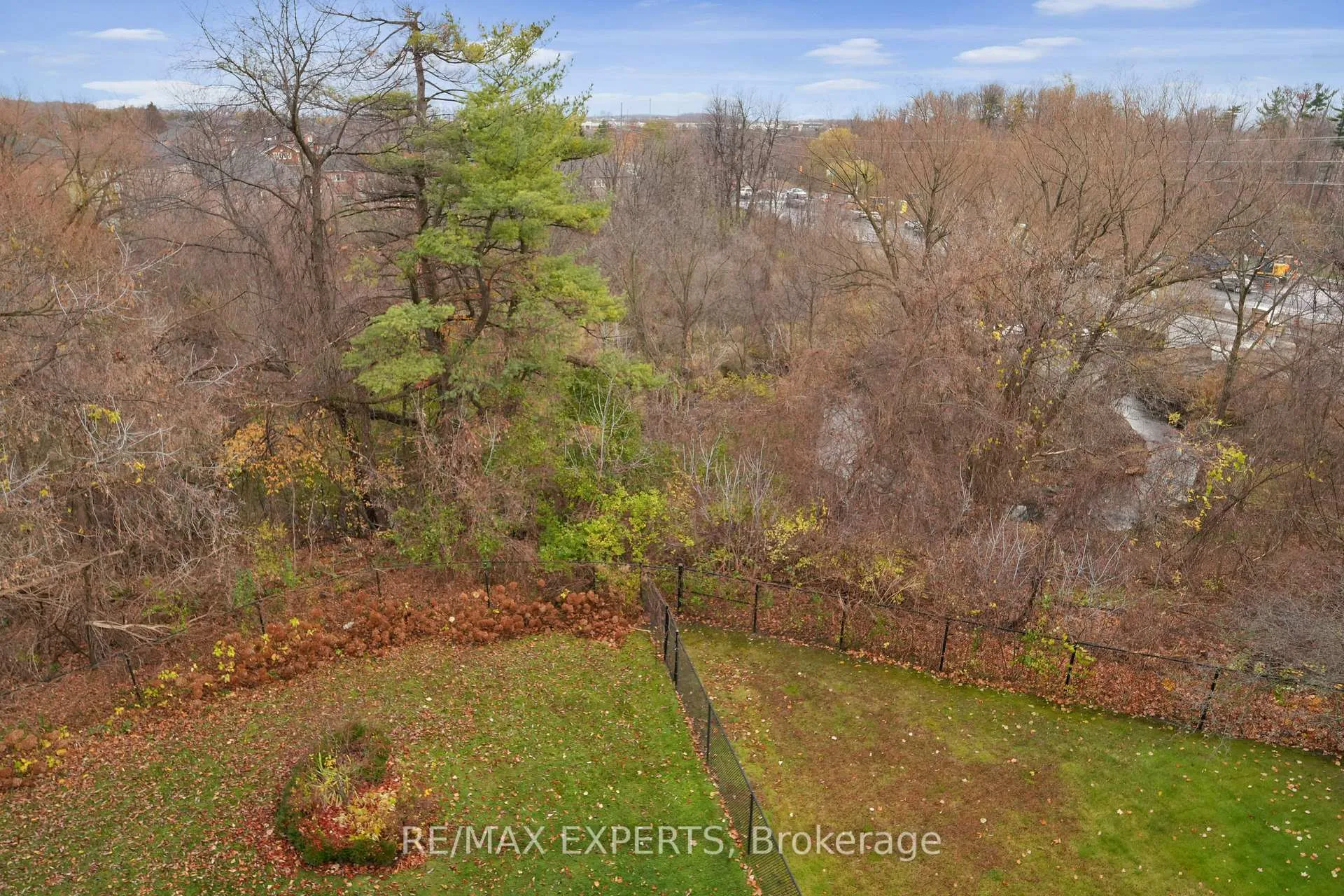 Photo 25 of Unit 406, 2502 Rutherford Road, Vaughan, Maple — HOMEH