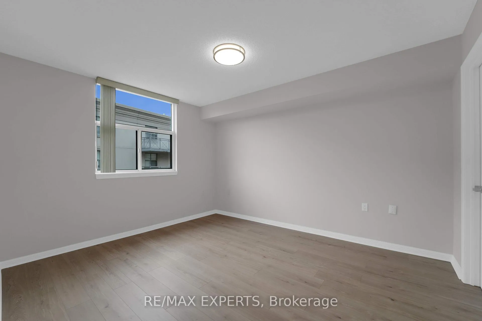 Photo 32 of Unit 406, 2502 Rutherford Road, Vaughan, Maple — HOMEH