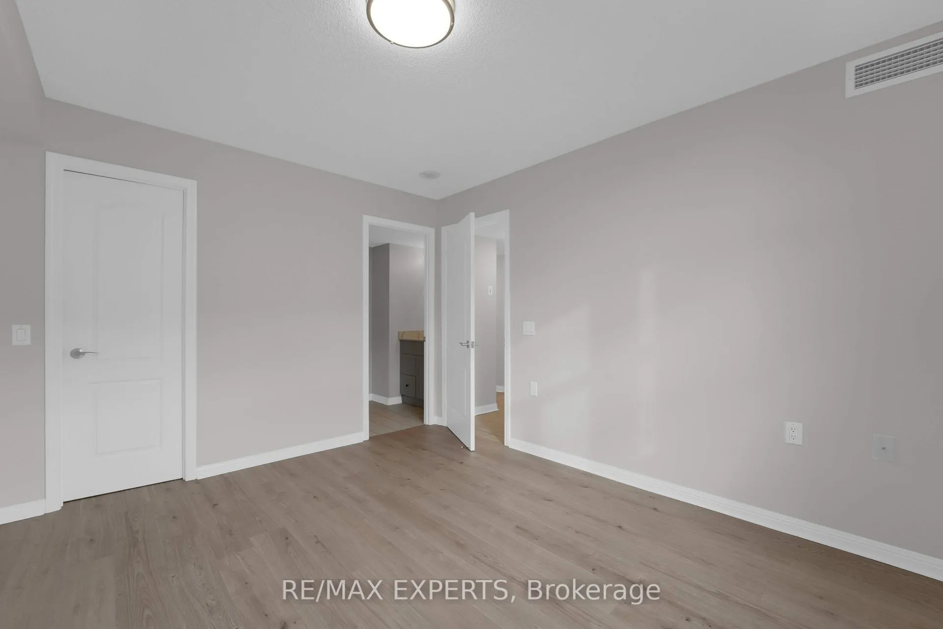 Photo 33 of Unit 406, 2502 Rutherford Road, Vaughan, Maple — HOMEH