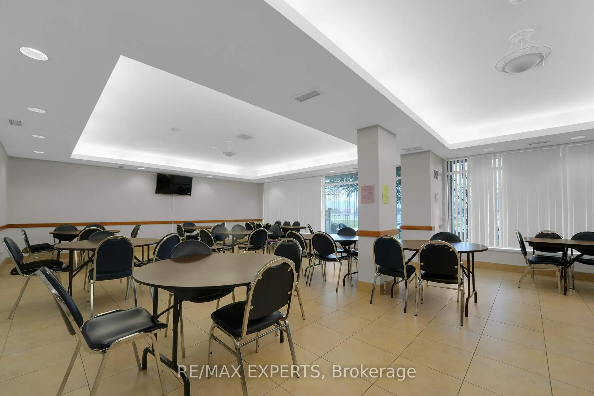Photo 39 of Unit 406, 2502 Rutherford Road, Vaughan, Maple — HOMEH