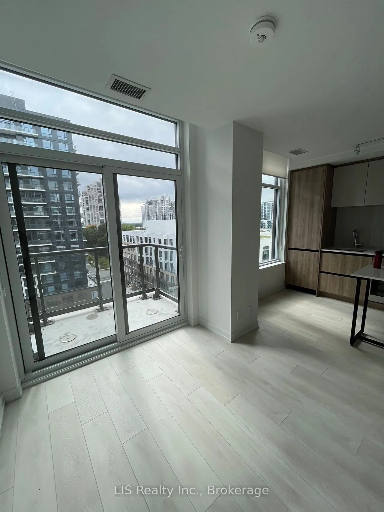 Photo 2 of Unit 806, 8 Beverley Glen Boulevard, Vaughan, Beverley Glen — HOMEH