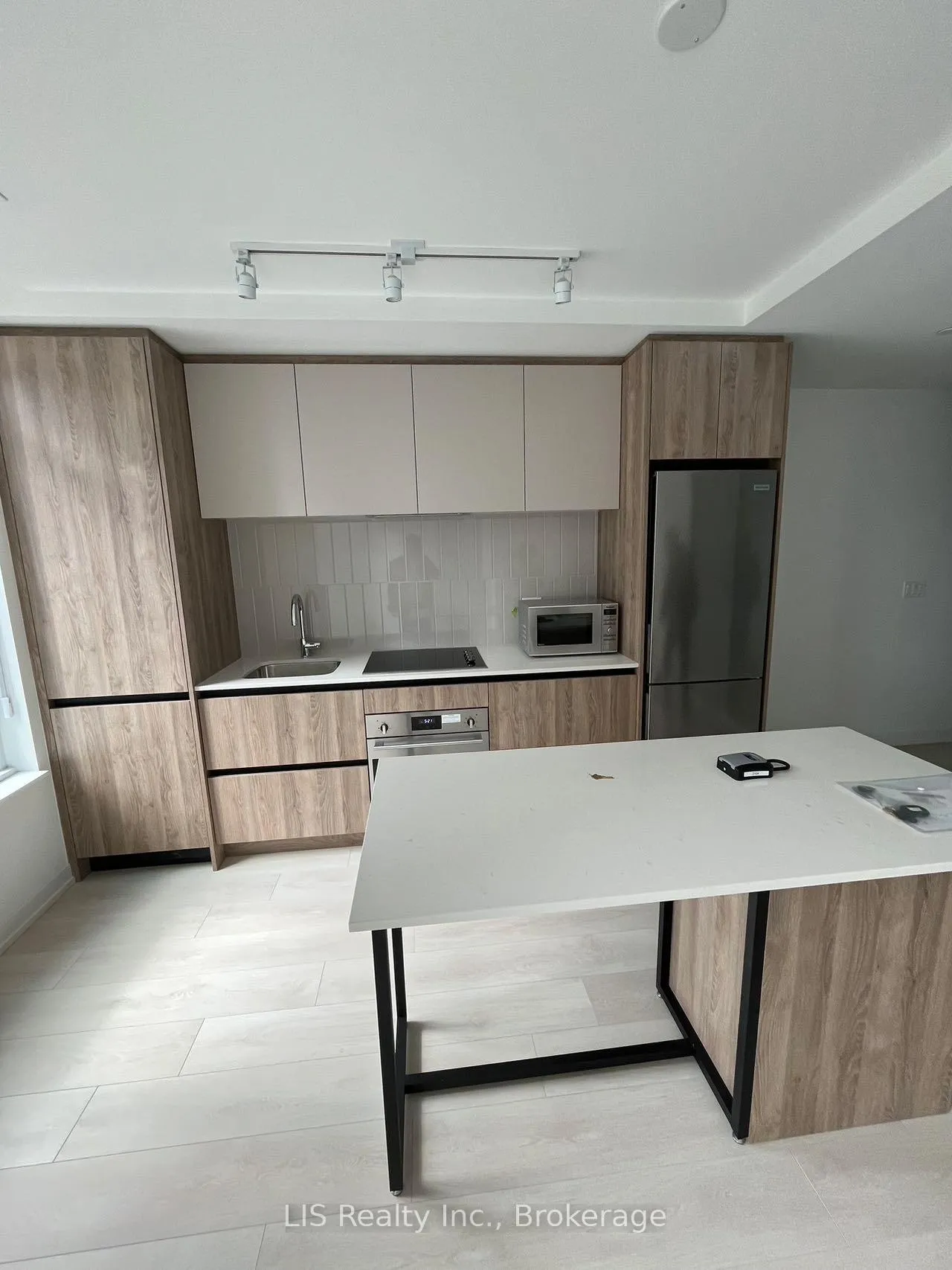 Photo 3 of Unit 806, 8 Beverley Glen Boulevard, Vaughan, Beverley Glen — HOMEH