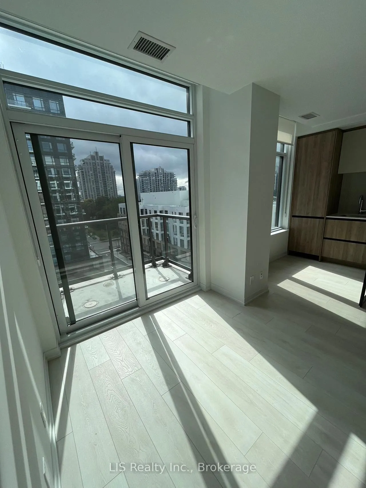 Photo 4 of Unit 806, 8 Beverley Glen Boulevard, Vaughan, Beverley Glen — HOMEH