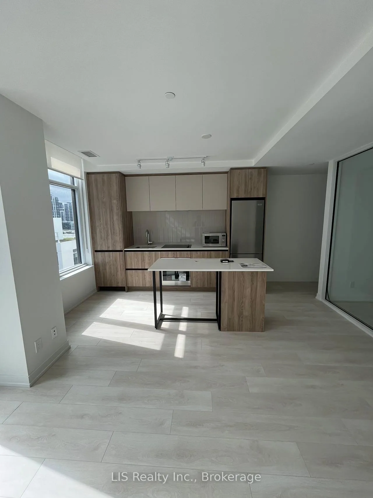Photo 5 of Unit 806, 8 Beverley Glen Boulevard, Vaughan, Beverley Glen — HOMEH