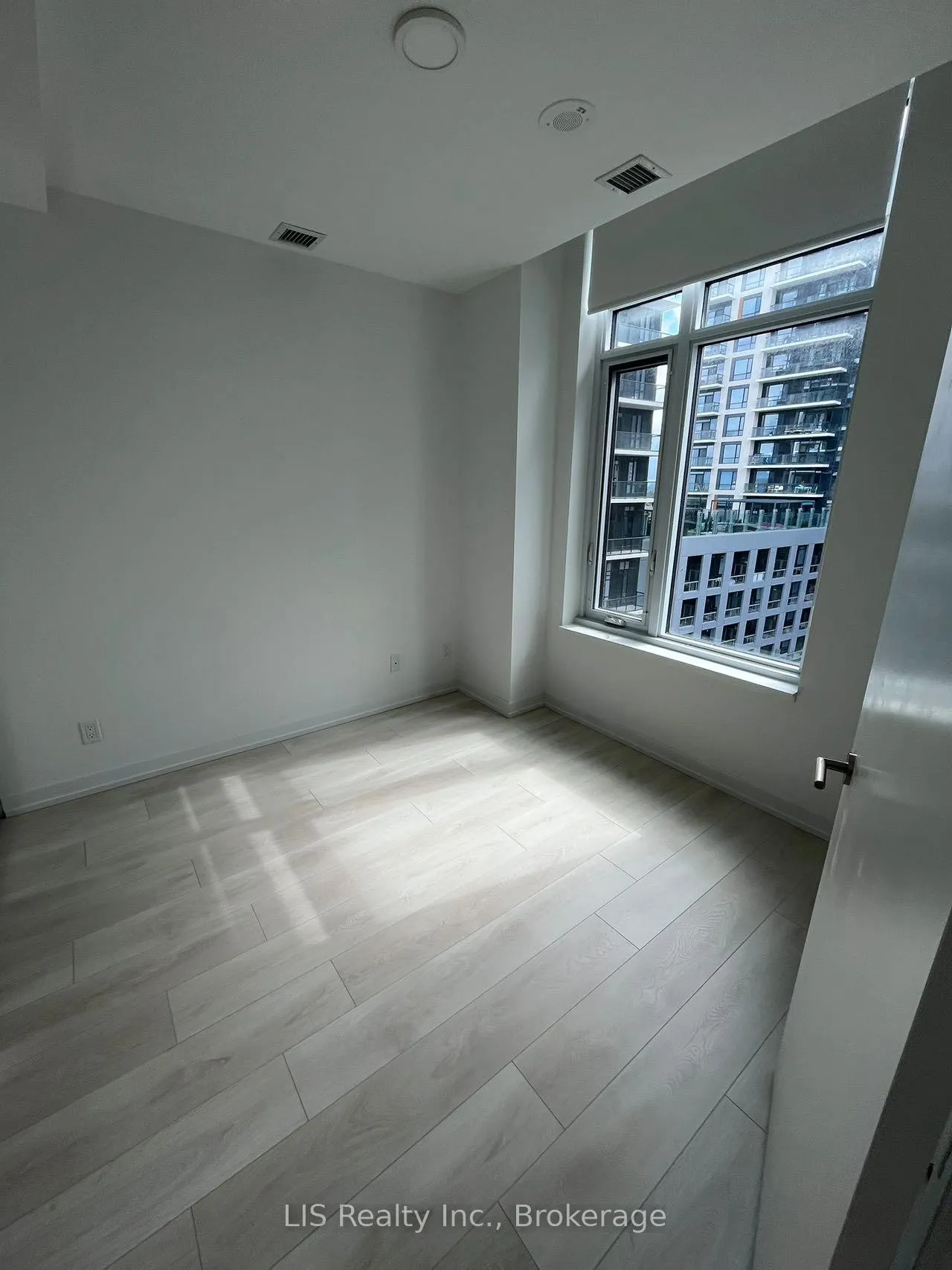 Photo 6 of Unit 806, 8 Beverley Glen Boulevard, Vaughan, Beverley Glen — HOMEH