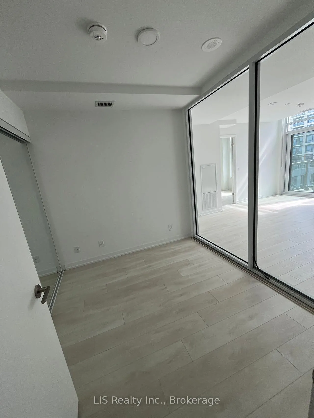 Photo 10 of Unit 806, 8 Beverley Glen Boulevard, Vaughan, Beverley Glen — HOMEH
