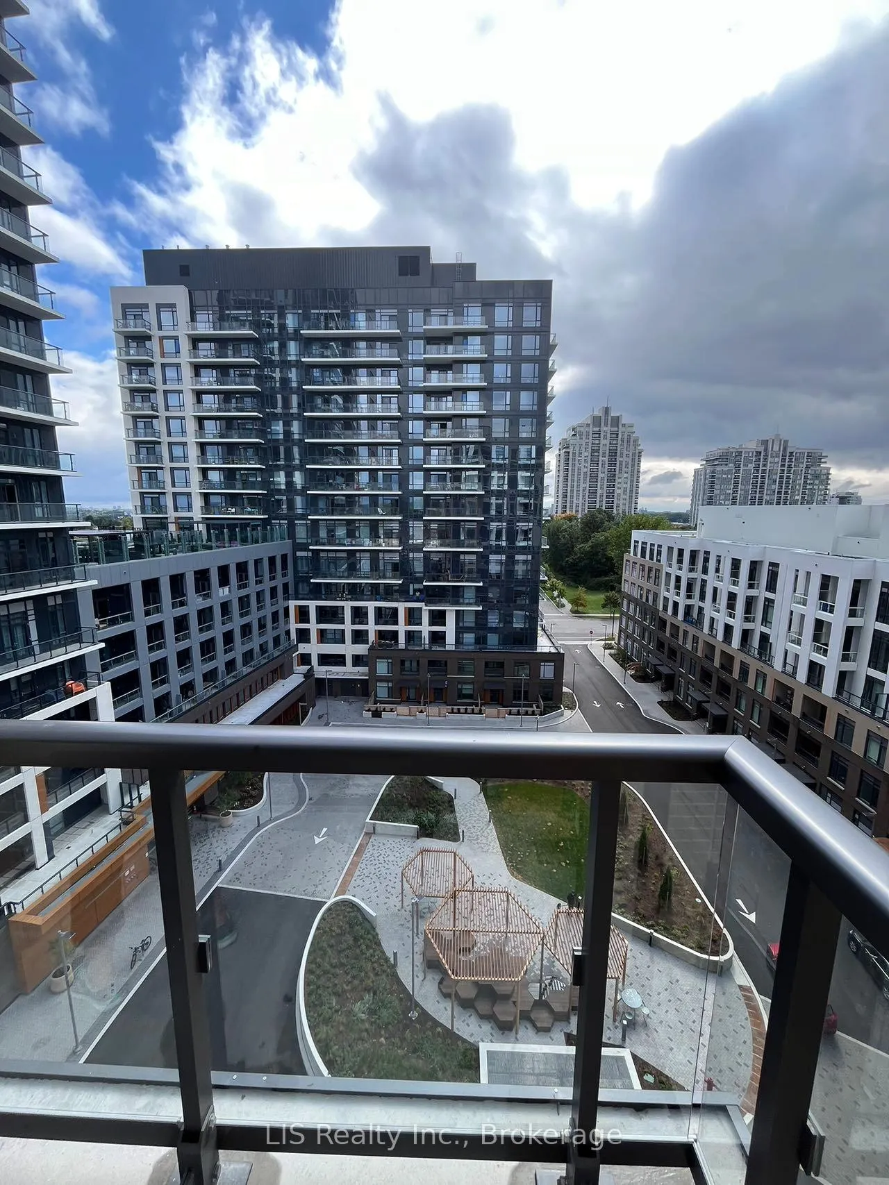 Photo 11 of Unit 806, 8 Beverley Glen Boulevard, Vaughan, Beverley Glen — HOMEH