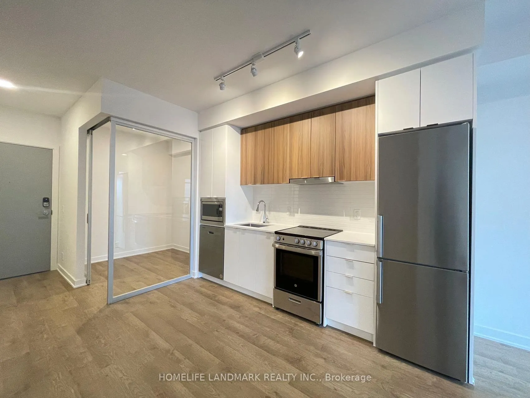 Photo 2 of Unit 1708, 30 Upper Mall Way, Vaughan, Brownridge — HOMEH