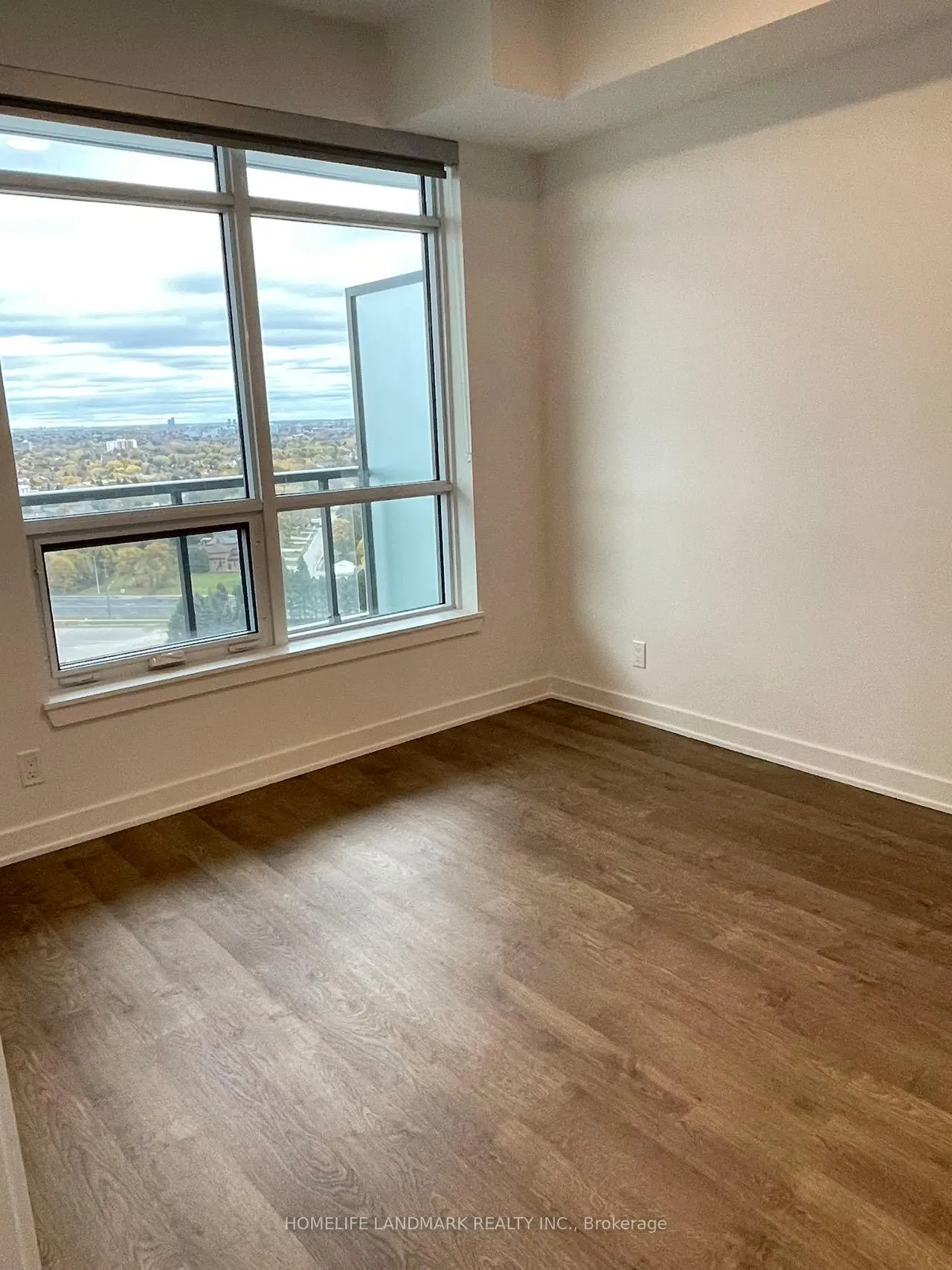Photo 4 of Unit 1708, 30 Upper Mall Way, Vaughan, Brownridge — HOMEH
